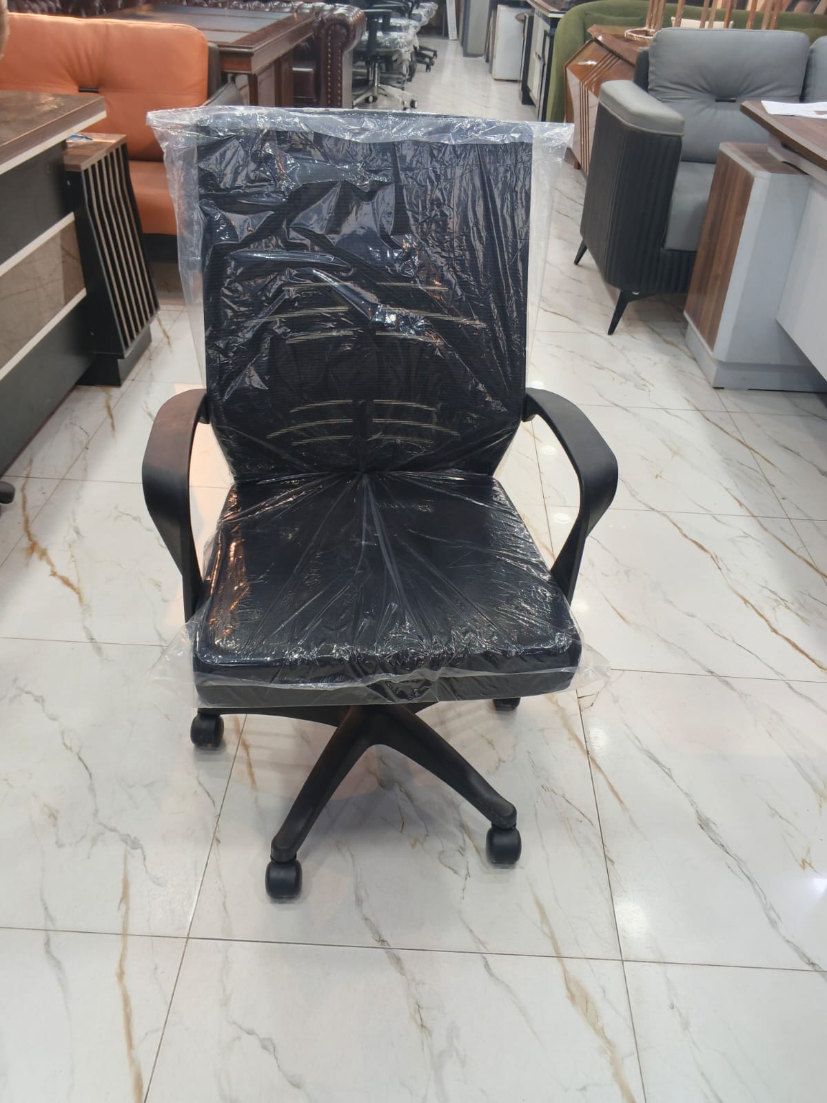 Pakistan & Chaina Office Chair 847 — Madni Electronics