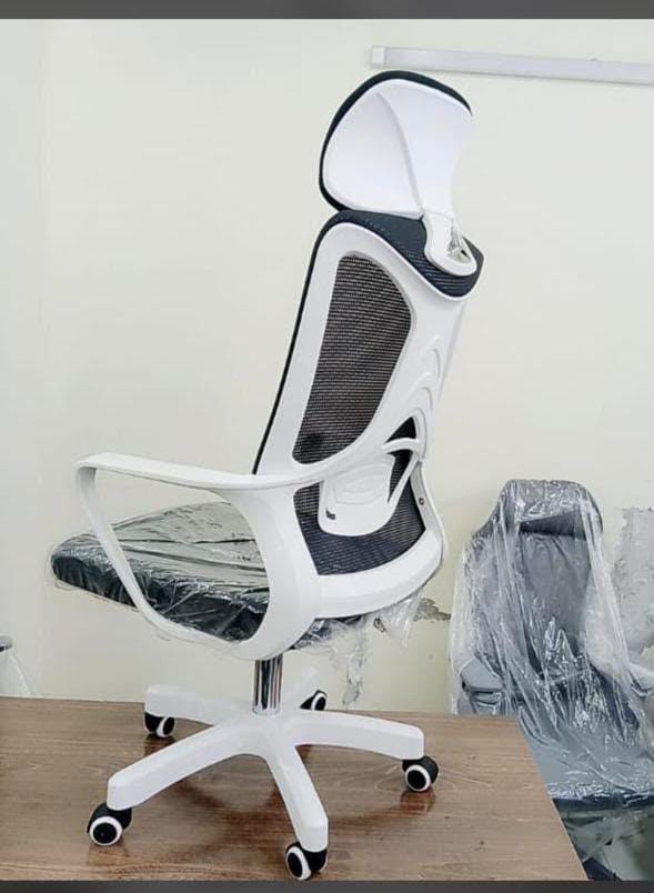 Pakistan & Chaina best imported chair the chair of name Mercedes effective officer chair computer chair — Madni Electronics